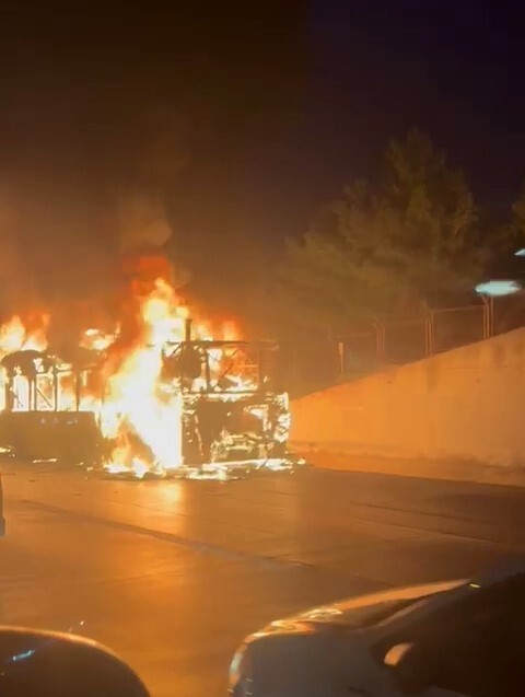 İETT OTOBÜSÜNDE YANGIN ÇIKTI