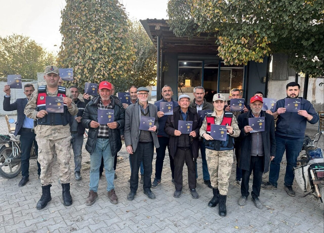 IĞDIR'DA "KADINA EL KALKAMAZ" BİLGİLENDİRME FAALİYETİ GERÇEKLEŞTİRİLDİ