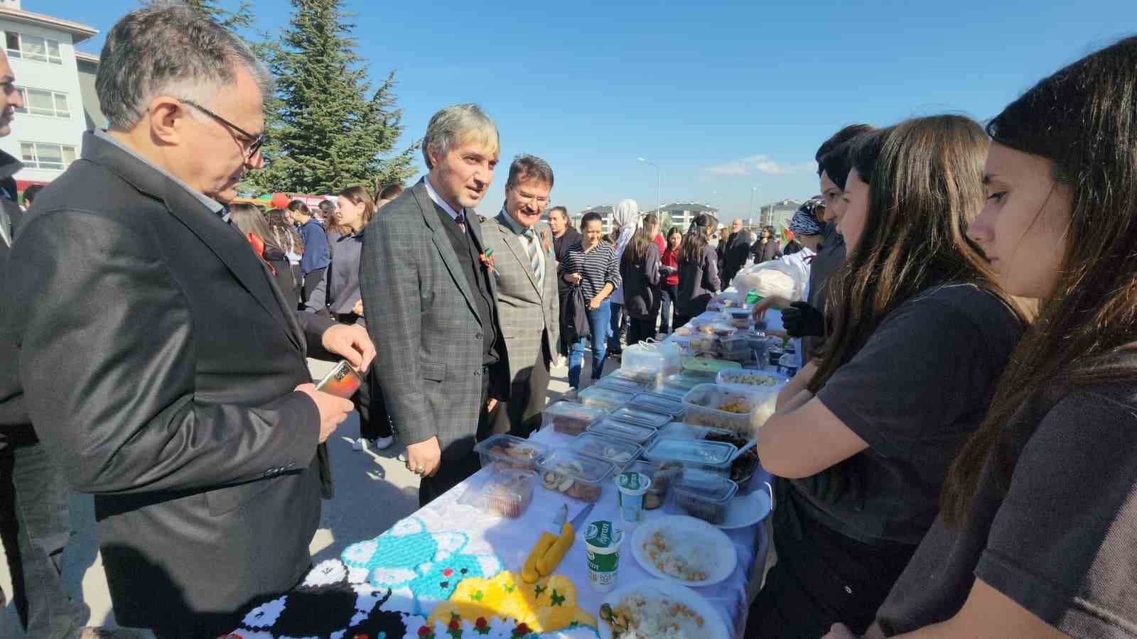 İL MİLLİ EĞİTİM MÜDÜRÜ YILMAZ," GAZZE'DE YAŞANAN İNSANLIK DRAMINA KAYITSIZ KALMAMIZ MÜMKÜN...