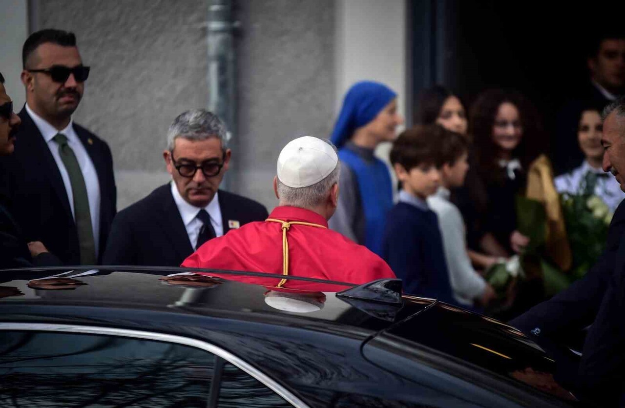 İLK RESMİ ZİYARETİNİ TÜRKİYE'YE YAPAN PAPA 14. LEO, İSTANBUL TEMASLARI KAPSAMINDA DİN ADAMLARIYLA...