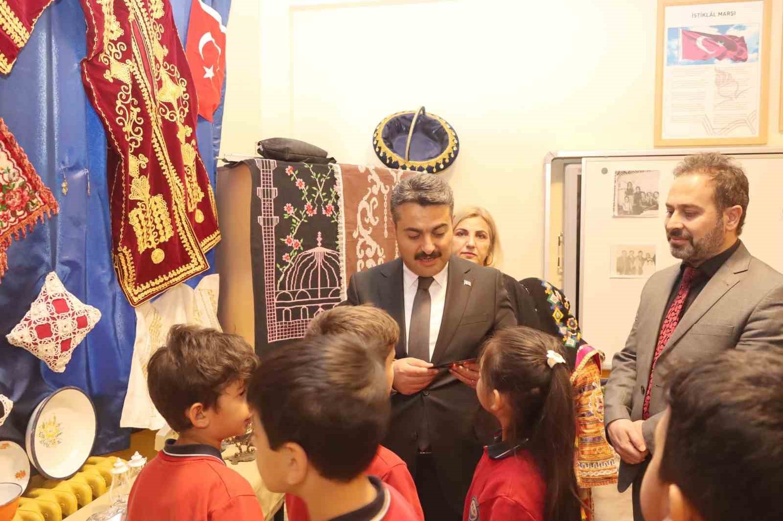 İLKOKUL ÖĞRENCİLERİ TÜRK KÜLTÜRÜNÜ TANITTI