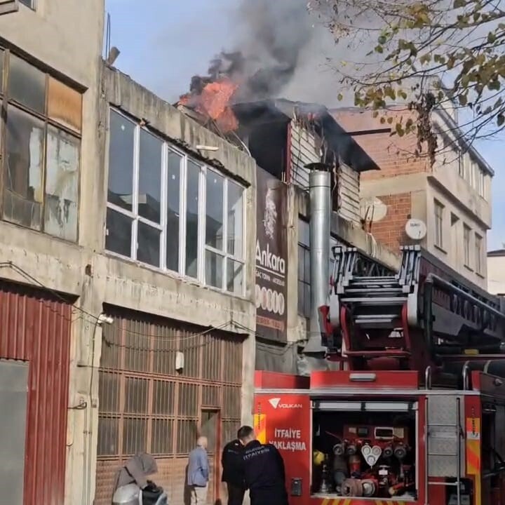 İNEGÖL MOBİLYA SANAYİNDE YANGIN