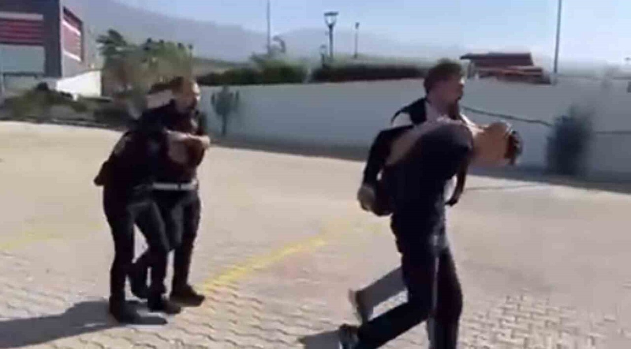 İSKENDERUN’DA HIRSIZLIK VE TEHDİT ŞÜPHELİSİ TUTUKLANDI