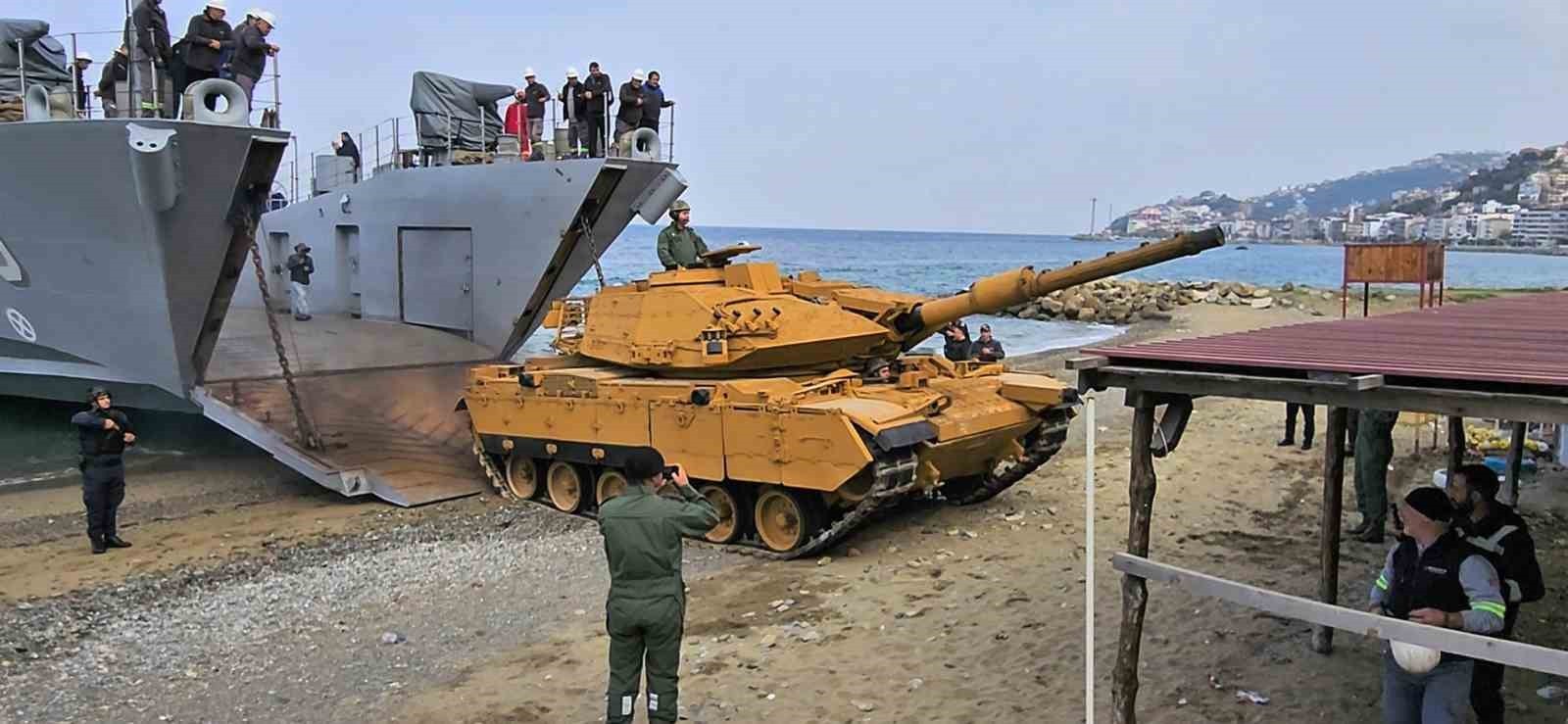 İSTANBUL'DA ANADOLU TERSANESİ'NDE TÜRK DENİZ KUVVETLERİ İÇİN ÜRETİLEN YENİ TİP ÇIKARMA GEMİSİ...