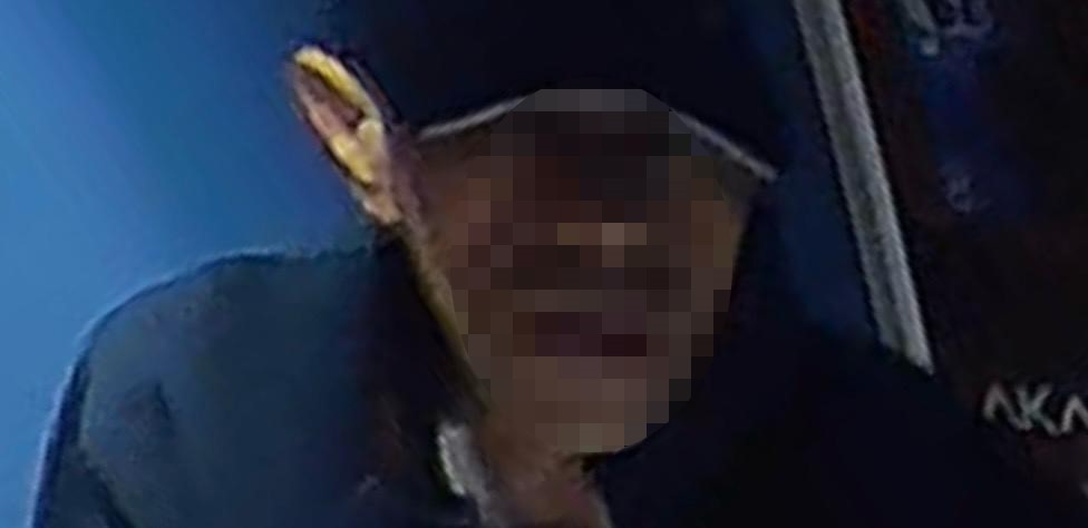 İSTANBUL AVCILAR'DA BULUNAN BİR YABANCI DİL KURSUNA GİREN HIRSIZ, CAM KAPIYI KIRIP PİYASADA DEĞERİ...