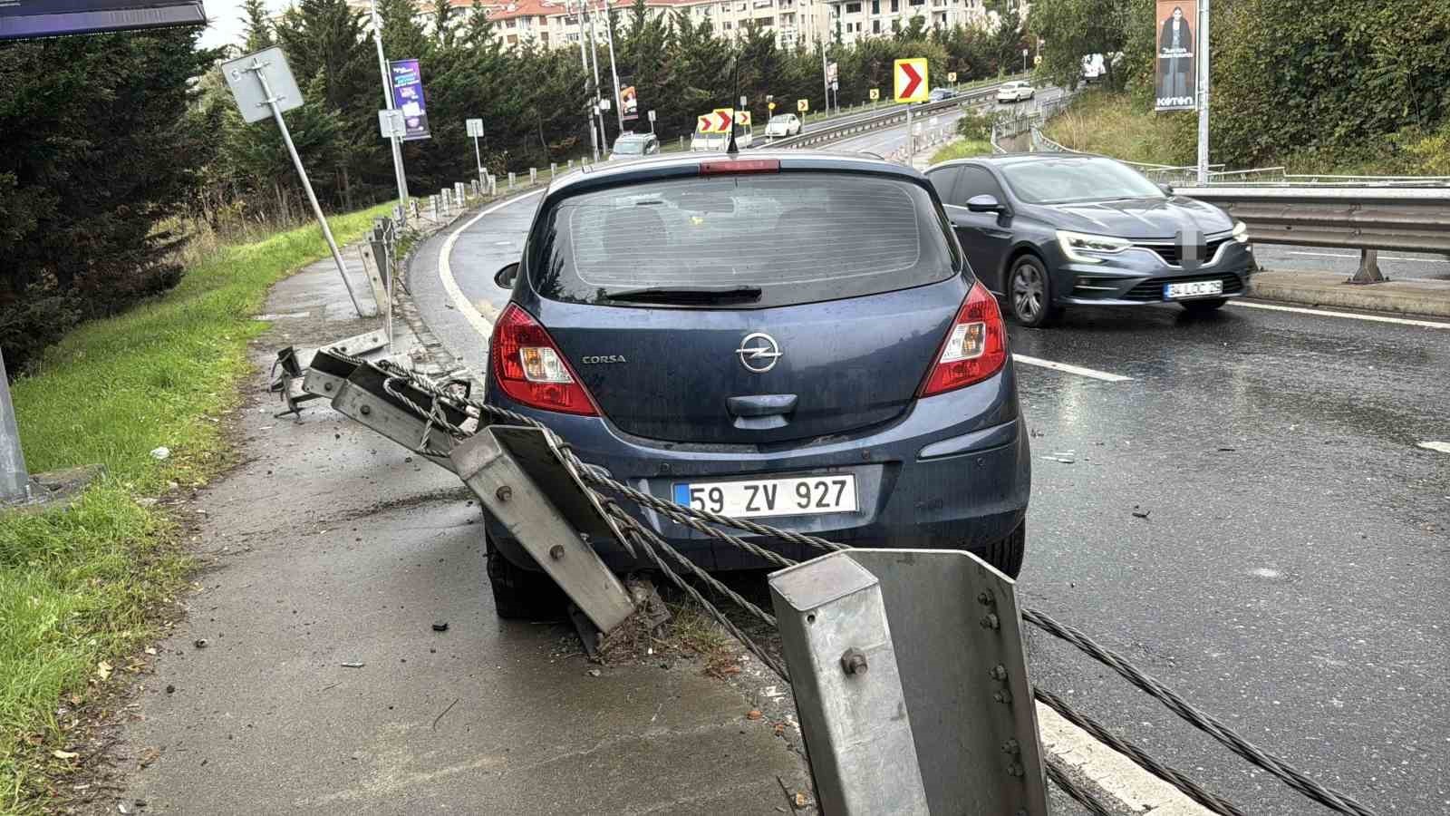 İSTANBUL BEŞİKTAŞ’TA YAĞMURUN ETKİSİYLE KAYGANLAŞAN YOLDA PEŞ PEŞE İKİ TRAFİK KAZASI MEYDANA...
