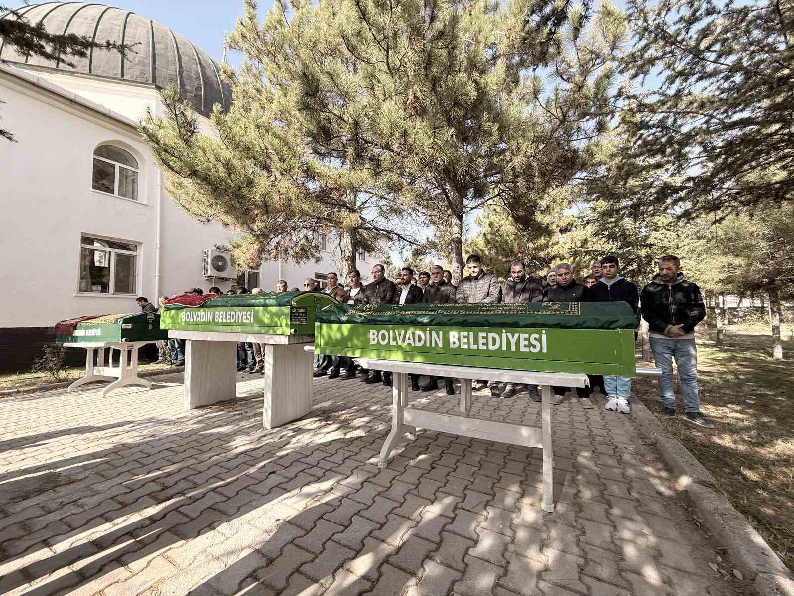 İSTANBUL BEŞİKTAŞ’TA YEDİKLERİ YEMEĞİN ARDINDAN ZEHİRLENEREK HAYATINI KAYBEDEN 2 ÇOCUK VE ANNESİ...