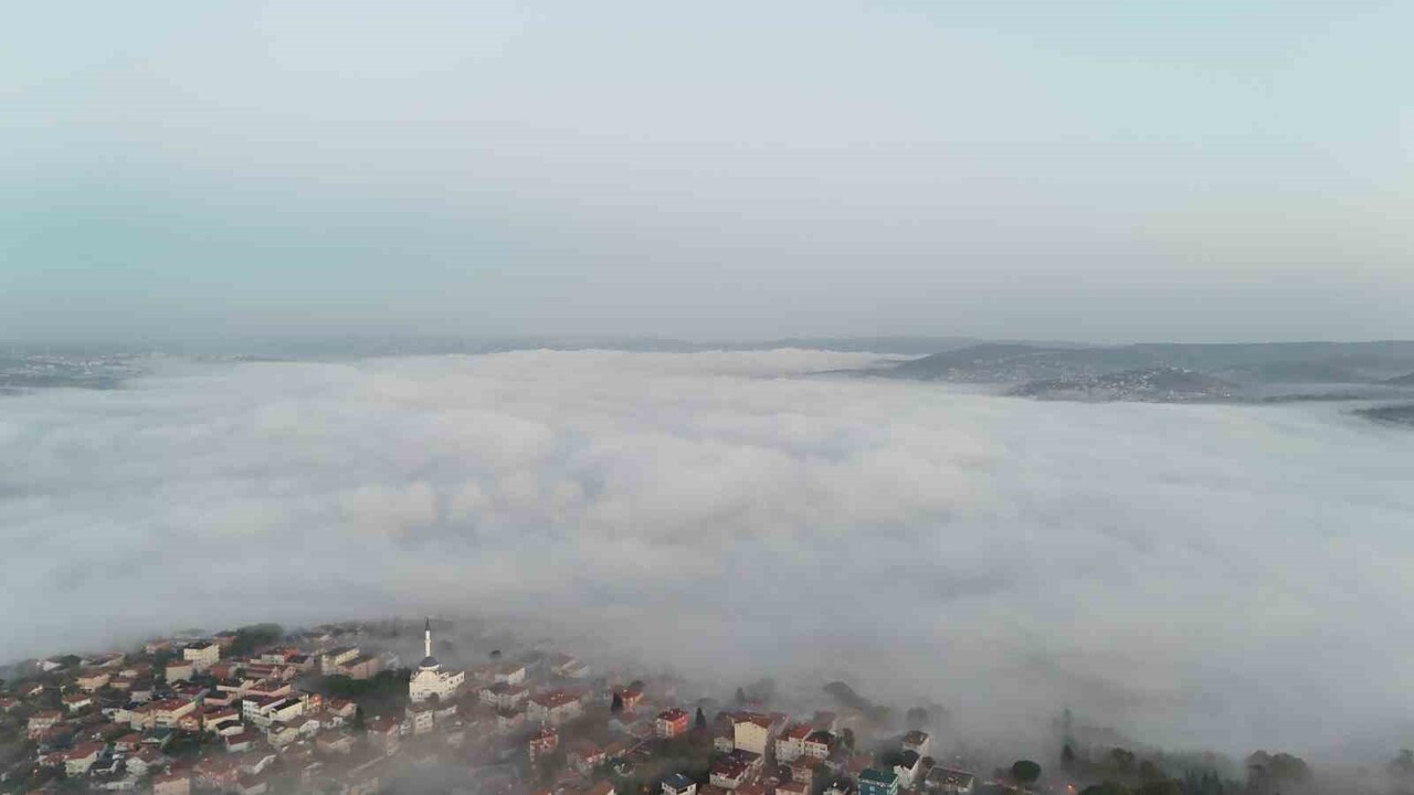 İSTANBUL BOĞAZI’NDA SABAH SAATLERİNDEN İTİBAREN ETKİLİ OLAN YOĞUN SİS, HAVADAN DRON İLE...