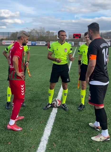 İSTANBUL BÖLGESİ HAKEMLERİNDEN GÜRCAN BAYRAKTAR’IN, BÖLGESEL AMATÖR LİG MAÇI ÖNCESİ YAŞÇA BÜYÜK...