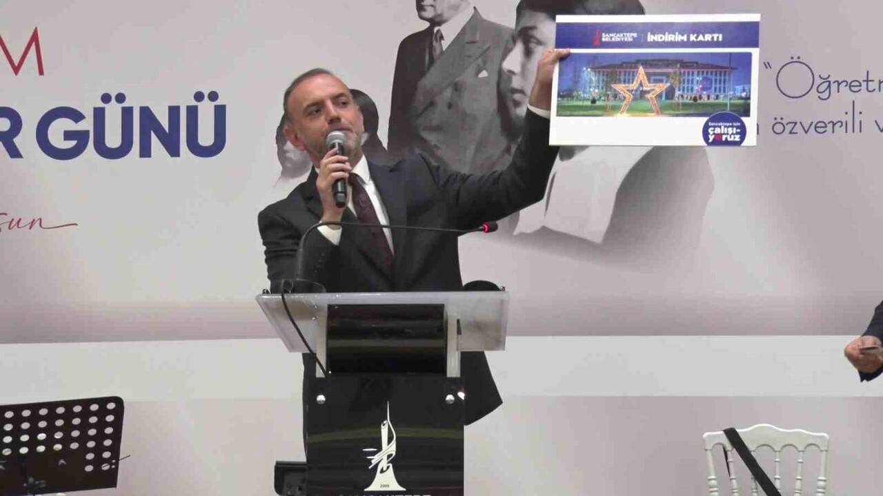 İSTANBUL (İHA) - SANCAKTEPE'DE 24 KASIM ÖĞRETMENLER GÜNÜ KAPSAMINDA İLÇEDE GÖREV YAPAN ÖĞRETMENLER...