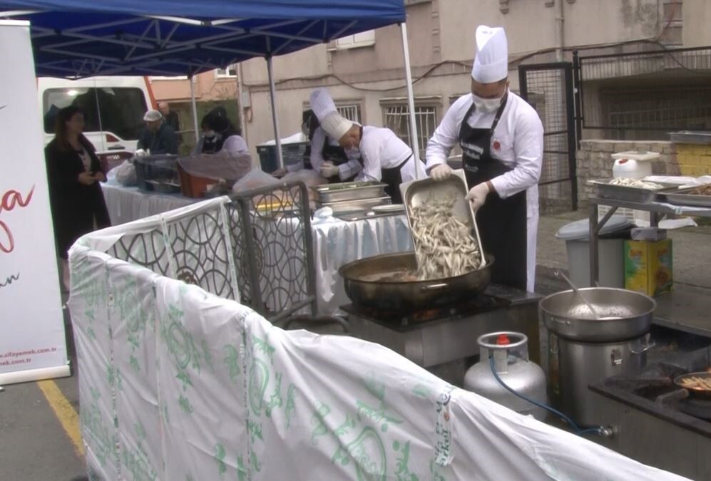 İSTANBUL VALİLİĞİ İLE EYÜPSULTAN DÜĞMECİLER MAHALLESİ MUHTARLIĞI İŞBİRLİĞİYLE HAMSİ FESTİVALİ...