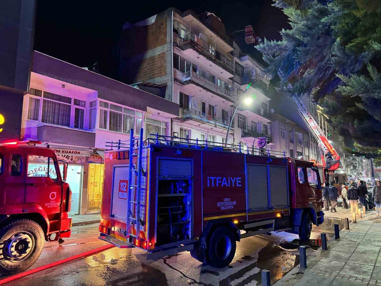 İTFAİYE EKİPLERİ MÜDAHALE ETTİ