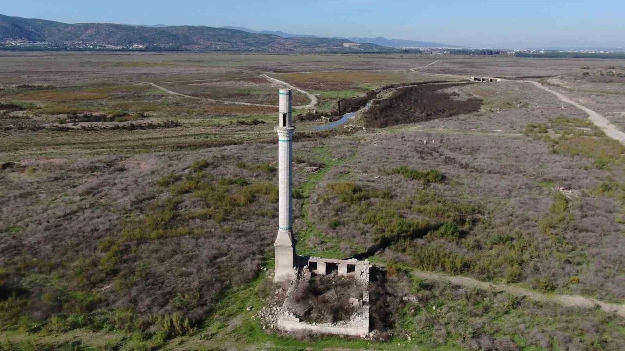 İZMİR'İN EN BÜYÜK SU KAYNAĞI OLAN TAHTALI BARAJI, KURAKLIK NEDENİYLE TARİHİNİN EN DÜŞÜK SEVİYESİNİ...