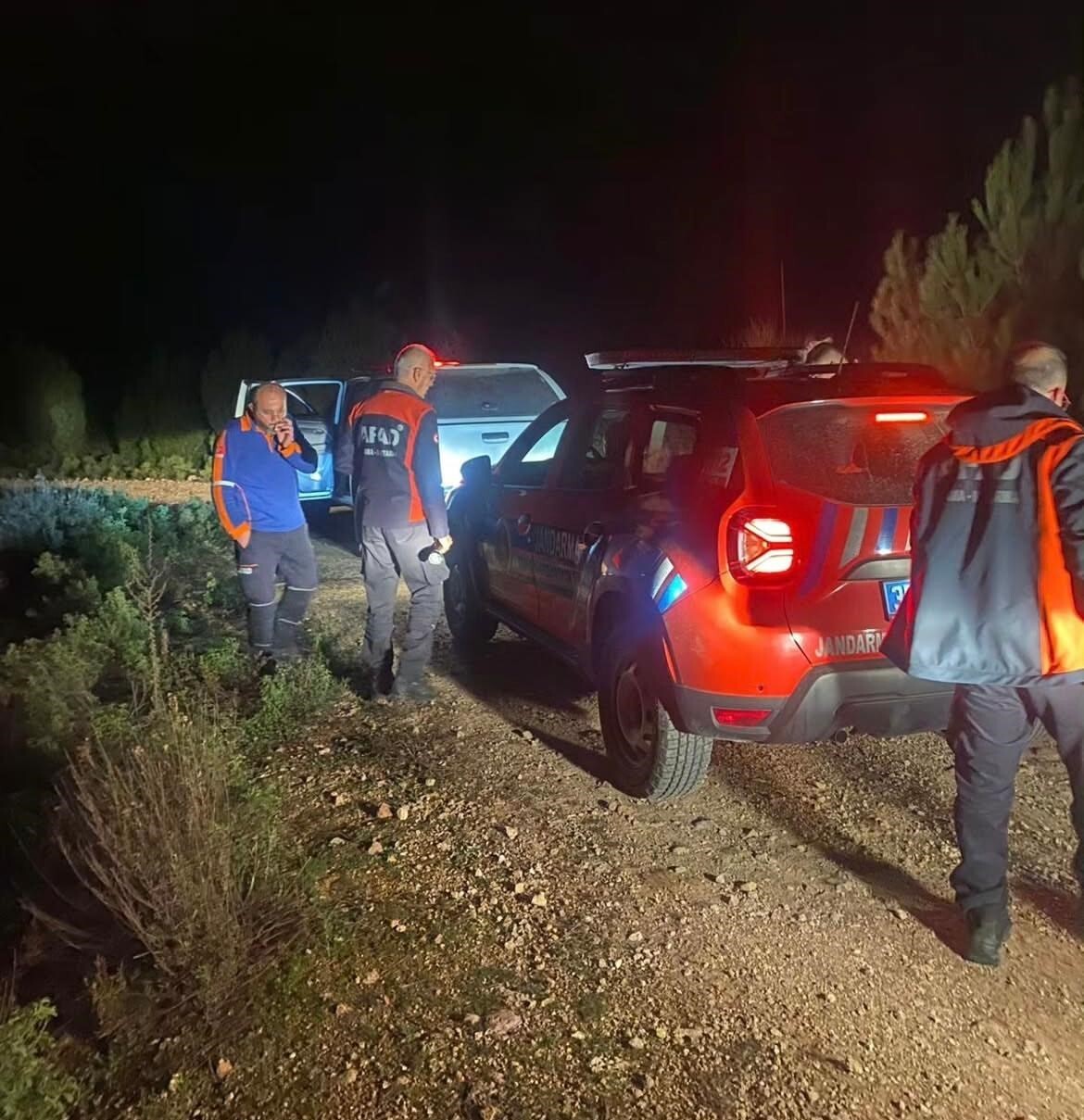 İZMİR'İN MENDERES İLÇESİNDE MANTAR TOPLAMAK İÇİN ORMANA GİREN VE KENDİSİNDEN HABER ALINAMAYAN...