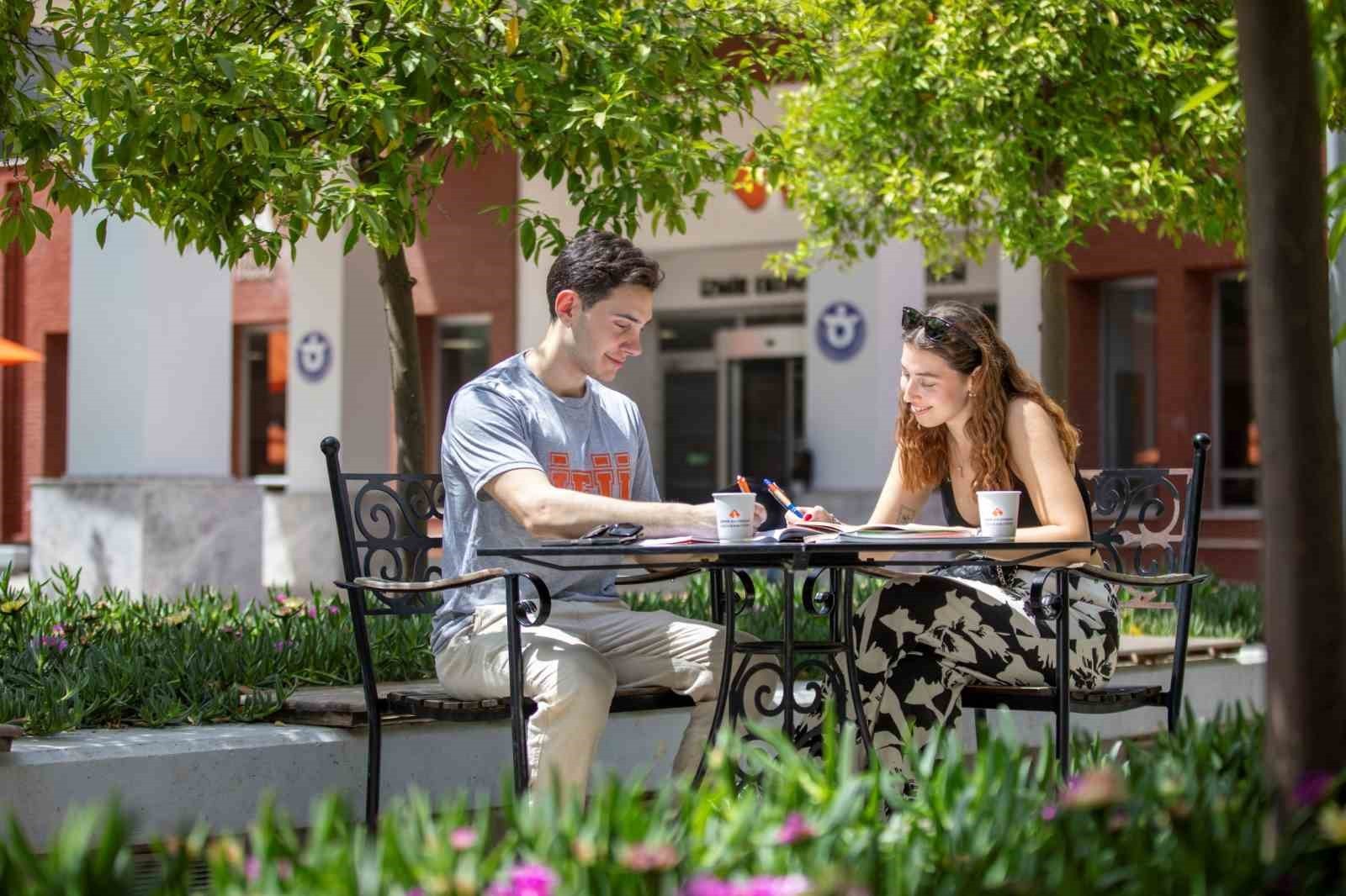 İZMİR EKONOMİ ÜNİVERSİTESİ (İEÜ), ‘SAĞLIKLI KAMPÜS’ KONSEPTİNİ BENİMSEYEREK ÖĞRENCİLERDEKİ NİKOTİN...