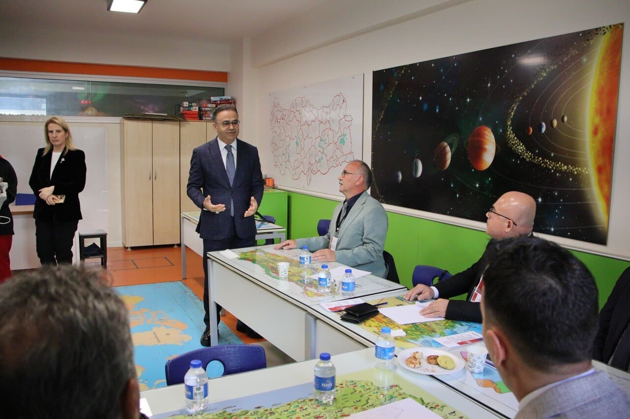 İZMİR İL MİLLİ EĞİTİM MÜDÜRLÜĞÜNÜN DÜZENLEDİĞİ ÇALIŞTAYDA, HAYAT BOYU ÖĞRENME FAALİYETLERİNİN...