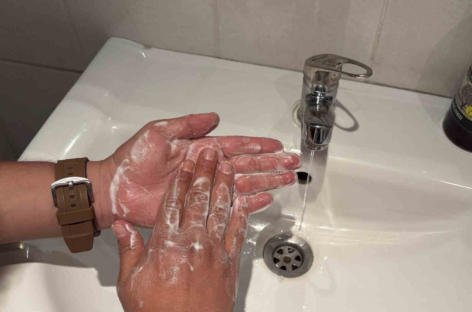 İZSU, KURAKLIK NEDENİYLE 15 KASIM’DA BİTMESİ PLANLANAN SU KESİNTİLERİNİ AY SONUNA KADAR UZATARAK...