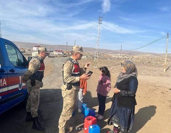 JANDARMA KADINA AYÖNELİK ŞİDDETİ ÖNLEMEK İÇİN KAPI KAPI DOLAŞIYOR. (OLGUN...