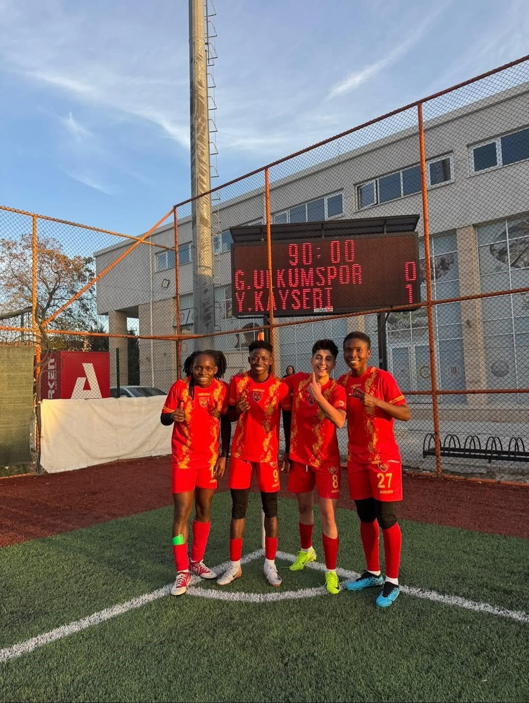 KADINLAR 1. LİG EKİPLERİNDEN KAYSERİ KADIN FK, DEPLASMANDA OYNADIĞI MAÇA RAKİBİ GENÇ ÜLKÜM SPOR’U...