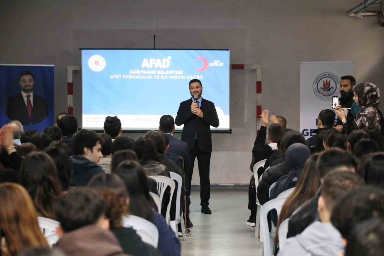 KAĞITHANE BELEDİYESİ TARAFINDAN İLÇEDEKİ ORTAOKUL VE LİSELERDE ÖĞRENCİLERE YÖNELİK AFET...