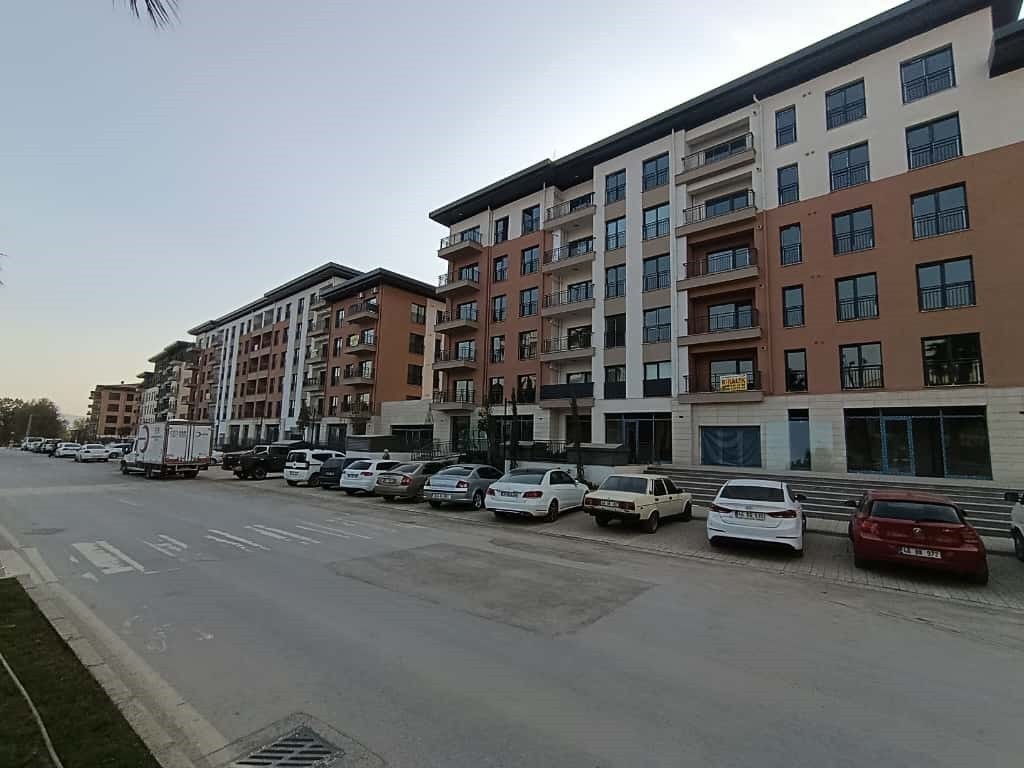 KAHRAMANMARAŞ’IN KALBİ NİTELİĞİNDEKİ TRABZON CADDESİ’NDE DEPREM SONRASI BAŞLATILAN YENİDEN İNŞA...