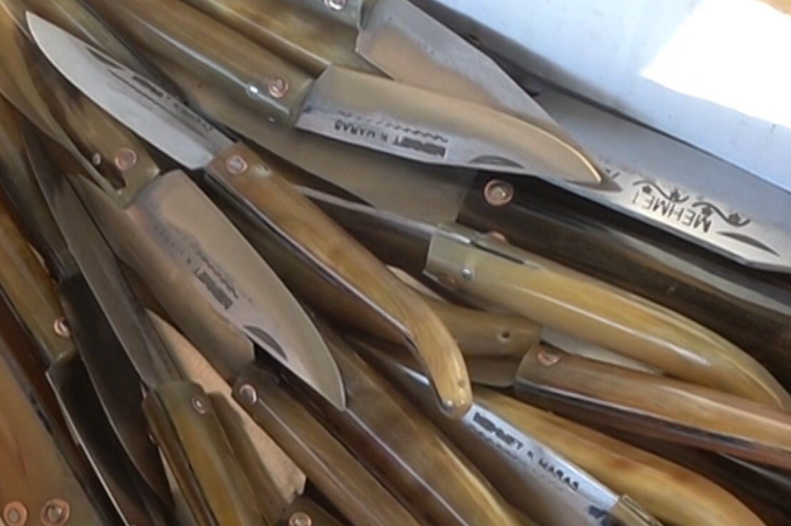 KAHRAMANMARAŞ’TA 75 YAŞINDAKİ BIÇAK USTASI HASAN TANDOĞDU, 60 YILI AŞKIN SÜREDİR BABADAN ÖĞRENDİĞİ...