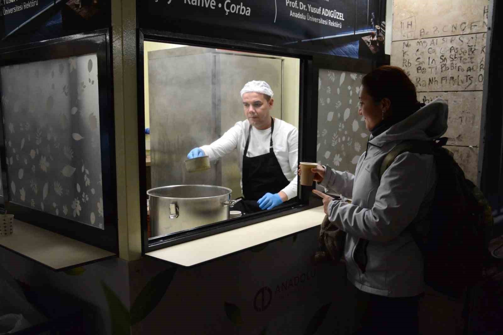 KALİTELİ VE ÖĞRENCİ ODAKLI HİZMET ANLAYIŞIYLA ÇALIŞMALARINI SÜRDÜREN ANADOLU ÜNİVERSİTESİ, YENİ...