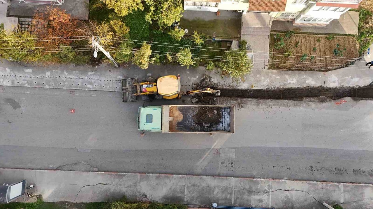 KARABÜK BELEDİYESİ, ŞEHİR ESTETİĞİNİ GÜÇLENDİREN VE ALTYAPI GÜVENLİĞİNİ ARTIRAN ÇALIŞMALARINI...