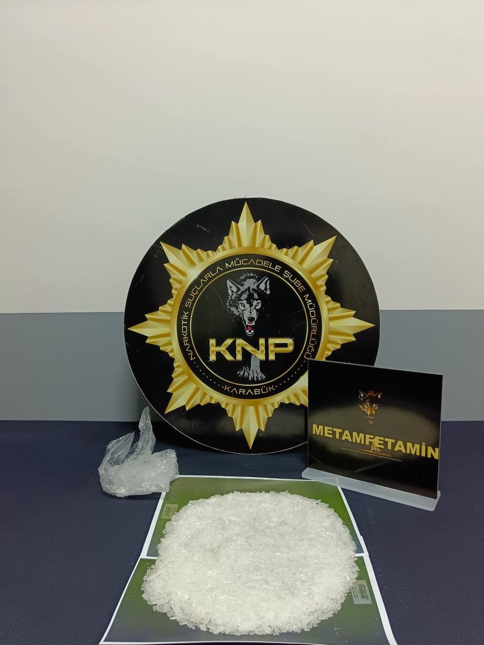 KARABÜK’TE POLİS EKİPLERİNCE DÜZENLENEN İKİ AYRI UYUŞTURUCU OPERASYONUNDA, METAMFETAMİN VE KOKAİN...