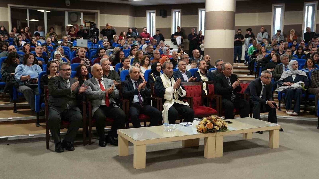 KARABÜK ÜNİVERSİTESİ (KBÜ) TIP FAKÜLTESİ BİRİNCİ SINIF ÖĞRENCİLERİ İÇİN DÜZENLENEN BEYAZ ÖNLÜK...