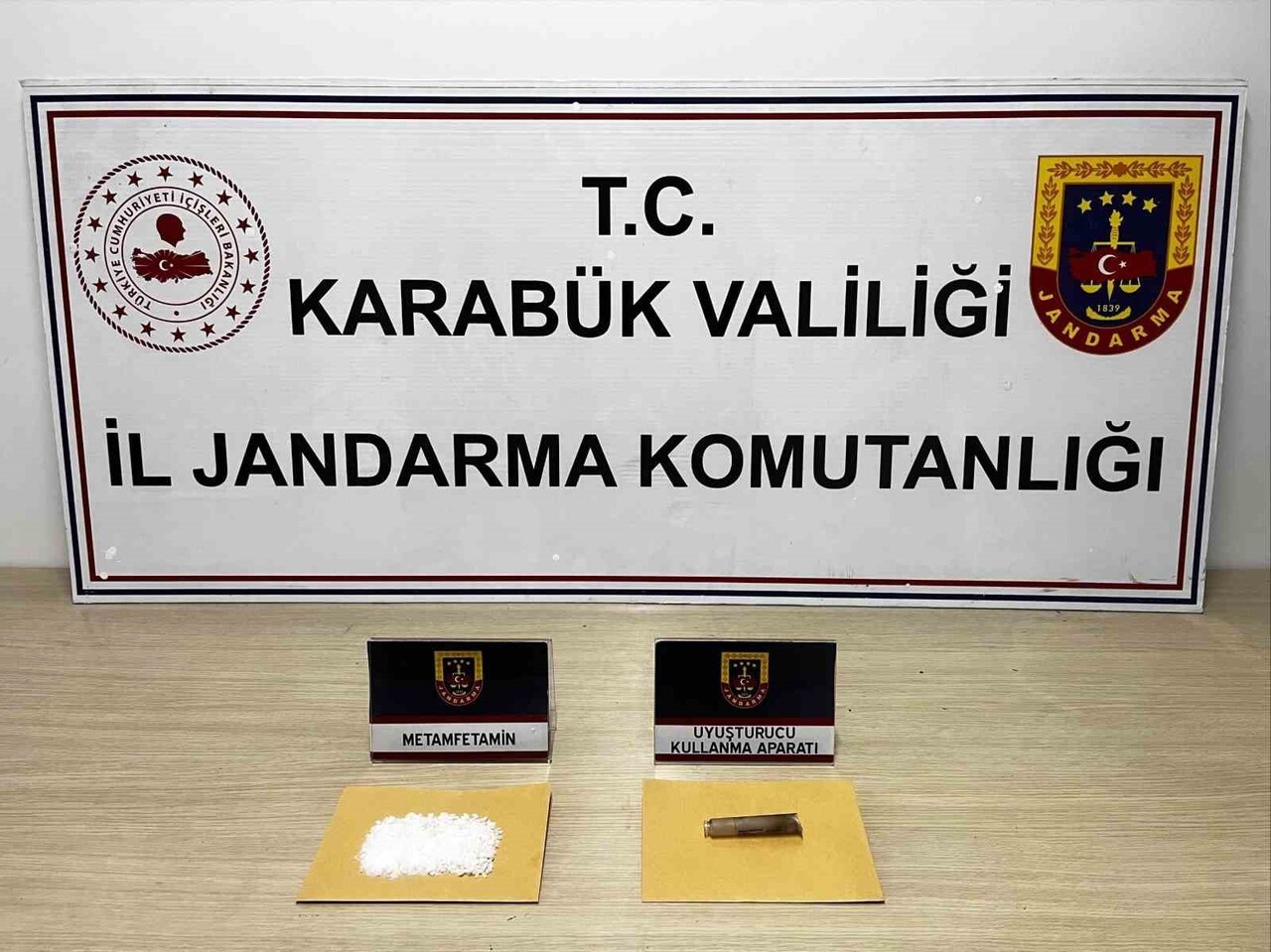 KARABÜK VE SAFRANBOLU’DA DÜZENLENEN OPERASYONLARDA UYUŞTURUCU MADDE VE DÜZENEKLER ELE...