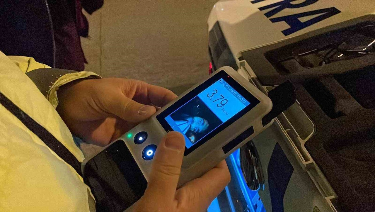 KARAMAN’DA ELEKTRİKLİ BİSİKLET SÜRÜCÜSÜ YAYALARA YOL VERMEK İÇİN DURAN OTOMOBİLE ARKADAN ÇARPTI....