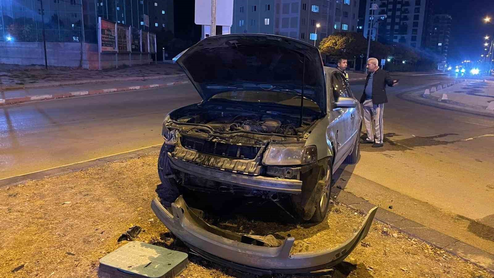 KARAMAN’DA İKİ OTOMOBİLİN ÇARPIŞMASI SONUCU MEYDANA GELEN KAZADA 1 KİŞİ YARALANDI.