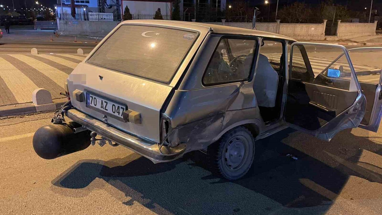 KARAMAN’DA OTOMOBİLLERİN KAVŞAKTA ÇARPIŞTIĞI KAZADA LPG’Lİ ARAÇTA GAZ KAÇAĞI PANİĞİ...