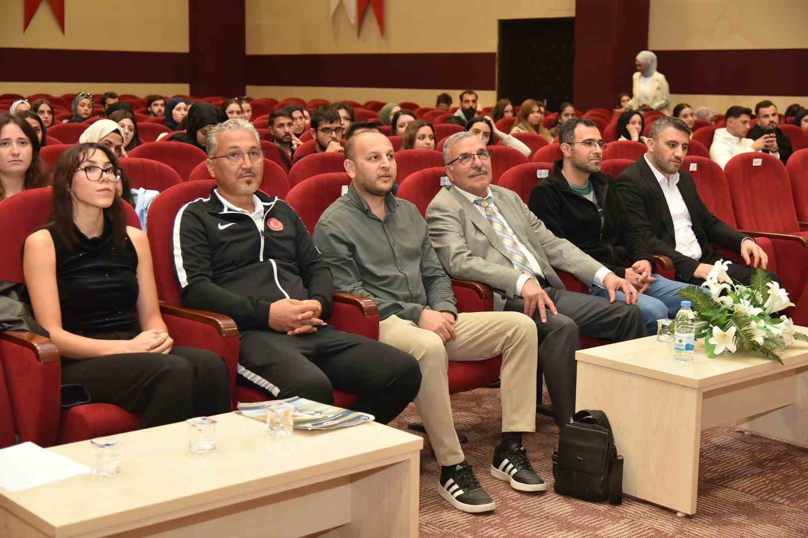 KARAMANOĞLU MEHMETBEY ÜNİVERSİTESİ'NDE "ÖĞRENCİLİK HAYATINDA SPOR VE TEKVANDO" ETKİNLİĞİ...