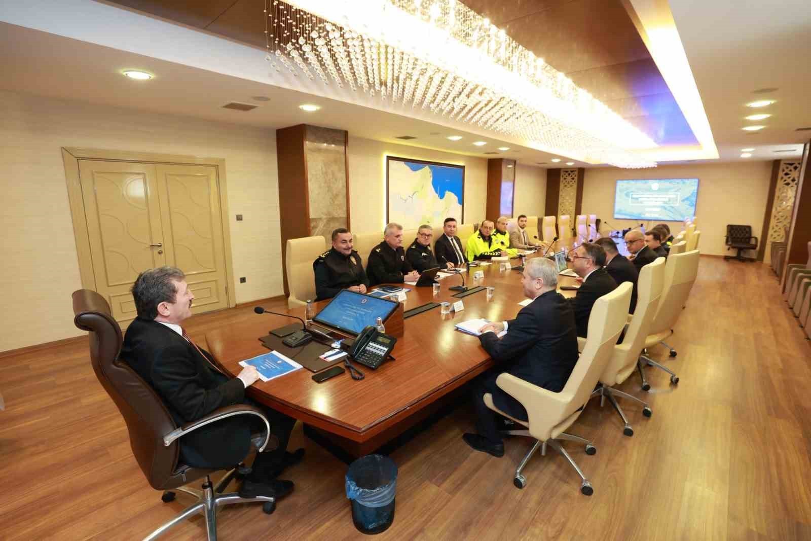 KARAYOLLARINDA HIZ SINIRLAMA UYGULAMALARINDA YEKNESAKLIK İÇİN TOPLANTISI DÜZENLENDİ