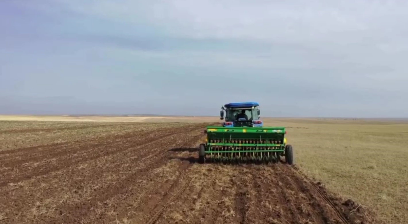 KARS’TA GÜZLÜK EKİM YAPILIYOR(KARS-İHA)