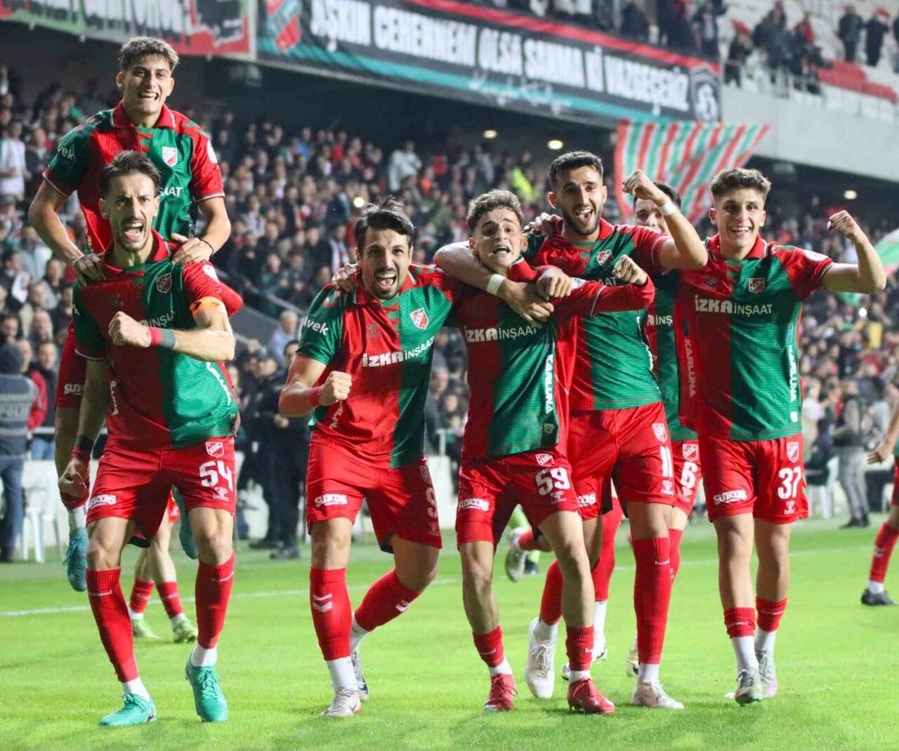 KARŞIYAKA, TARAFTARININ ÖNÜNDE HATA YAPMADI