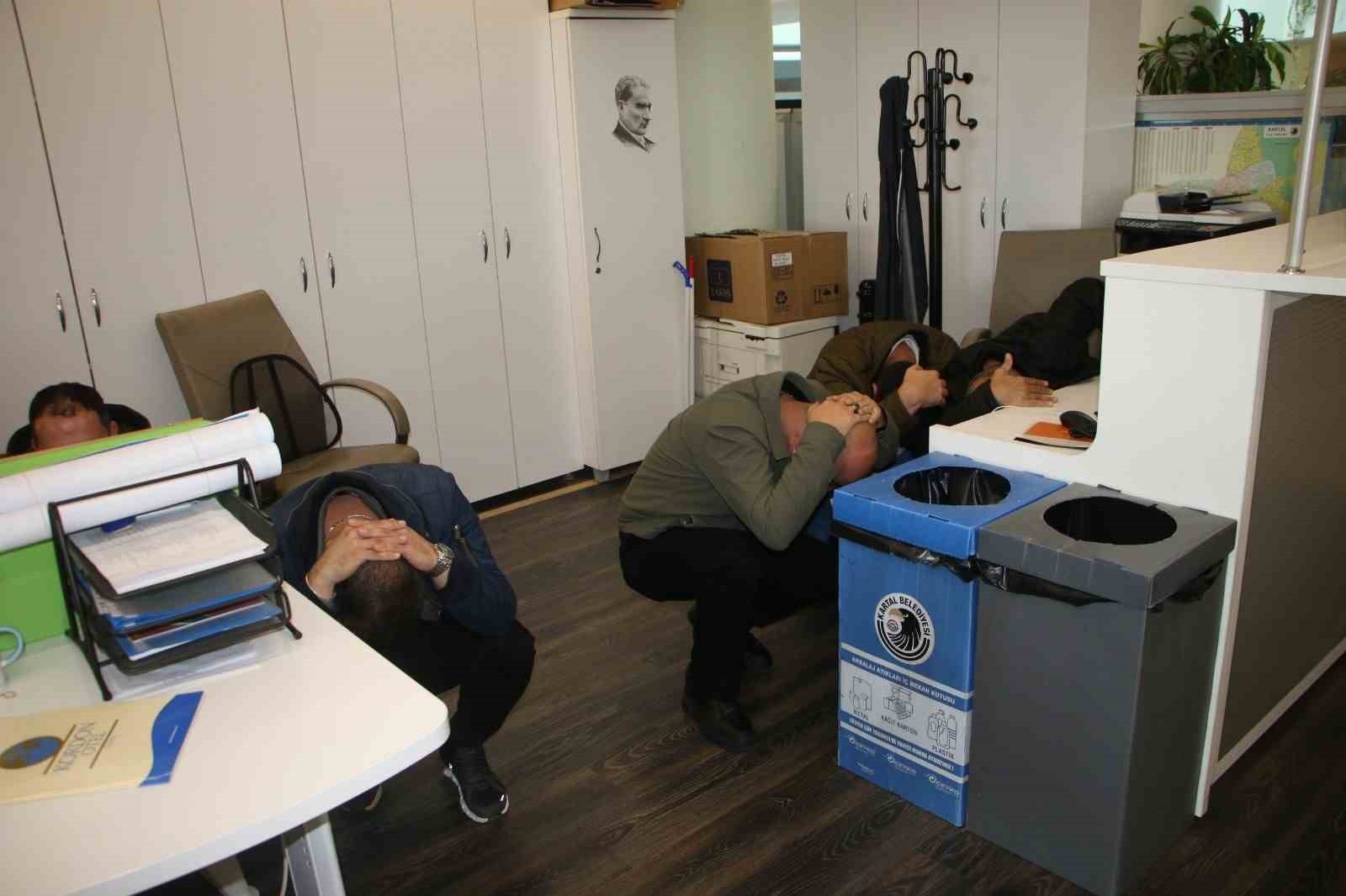 KARTAL BELEDİYESİ, GENİŞ ÇAPLI BİR DEPREM TATBİKATI GERÇEKLEŞTİRDİ.