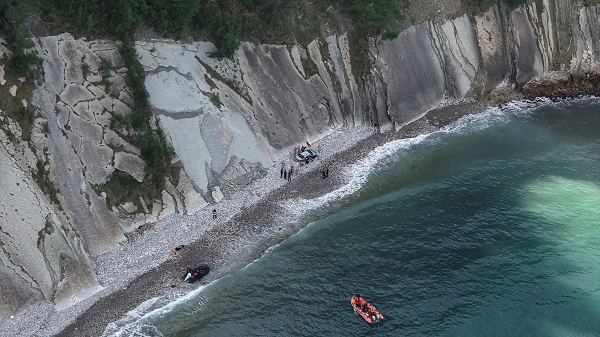 Kastamonu'nun İnebolu ilçesinde iki gündür kayıp olan imam uçurumdan düşen otomobilinin içerisinde...