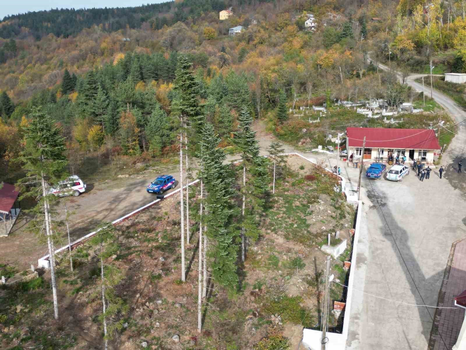 KASTAMONU’NUN BOZKURT İLÇESİNDE DÜN AKŞAM SAATLERİNDE KAYIP OLARAK İHBAR EDİLEN ANNE İLE 5...
