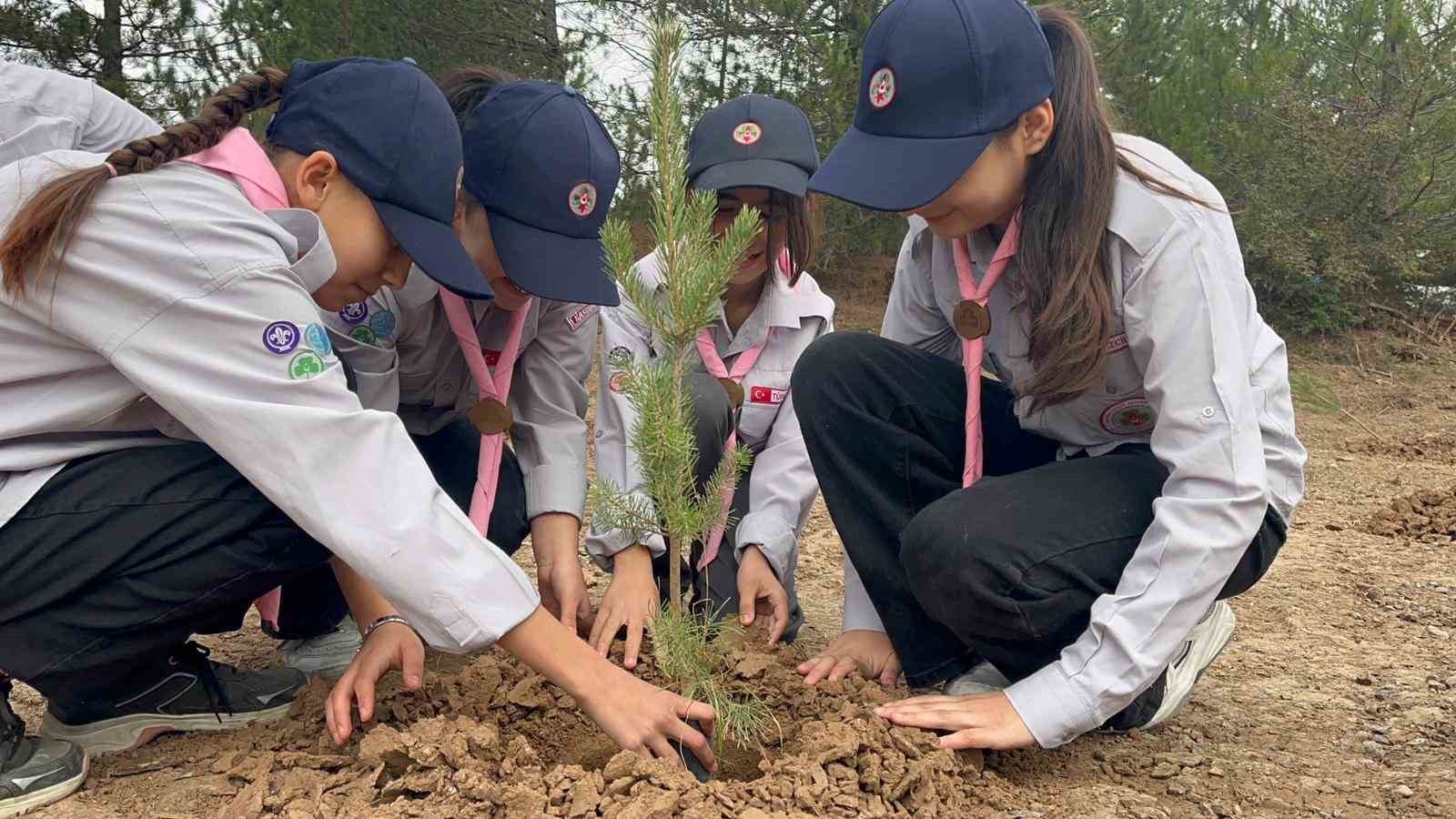 KASTAMONU’NUN İHSANGAZİ İLÇESİNDE ‘MİLLİ AĞAÇLANDIRMA GÜNÜ’ DOLAYISIYLA DÜZENLENEN ETKİNLİKTE...