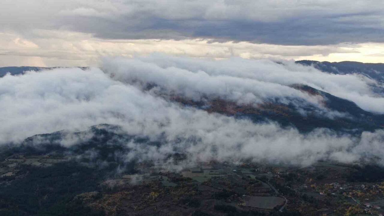 KASTAMONU’NUN YAYLALARINDA ARALIKLARLA DEVAM EDEN YAĞIŞ VE SİSLİ HAVA, ORTAYA KARTPOSTALLIK...