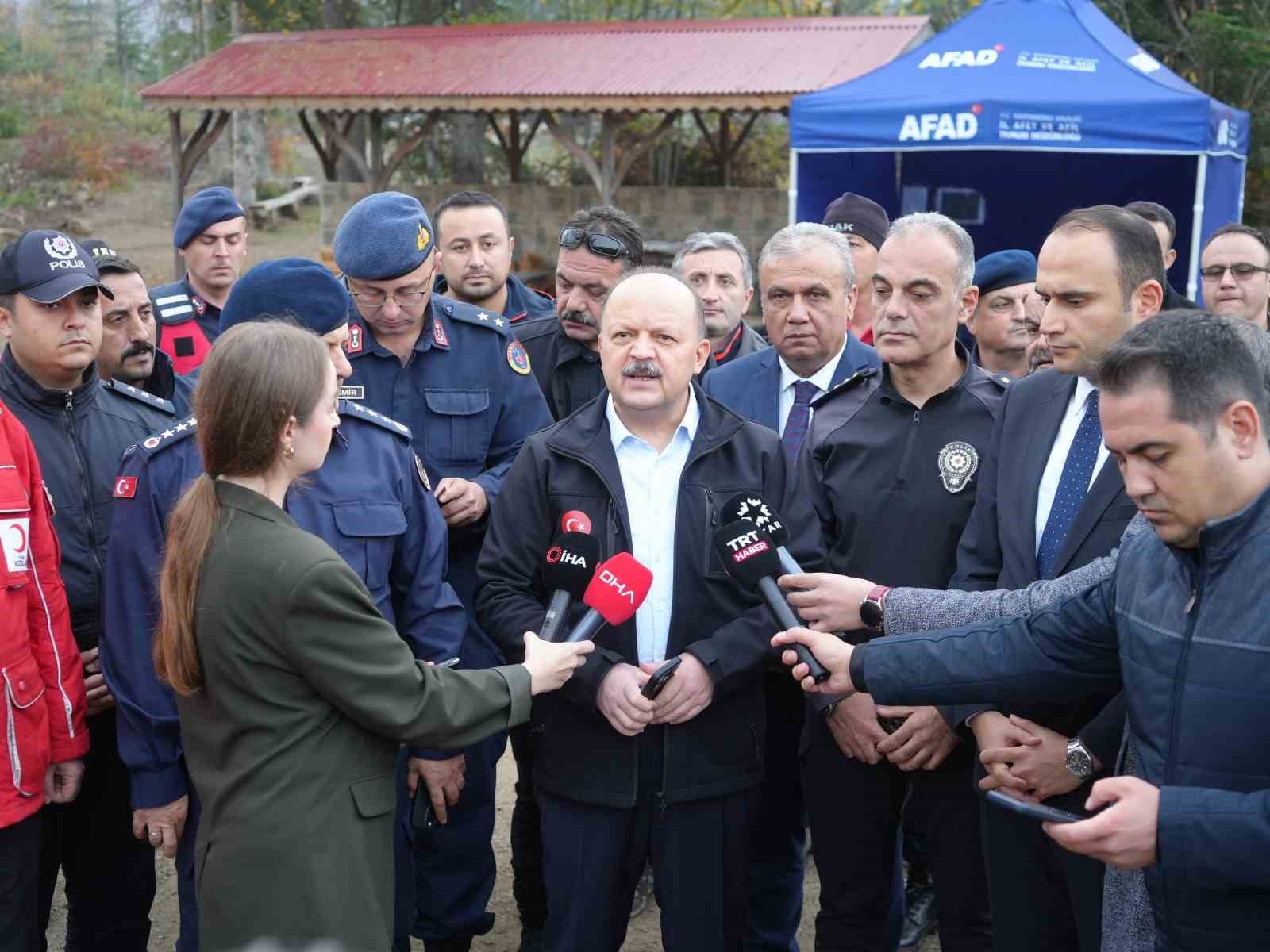 KASTAMONU VALİSİ MEFTUN DALLI, KAYIP ANNE İLE ÇOCUĞUNUN BULUNMASI İÇİN TÜM KURUMLARIN SEFERBER...