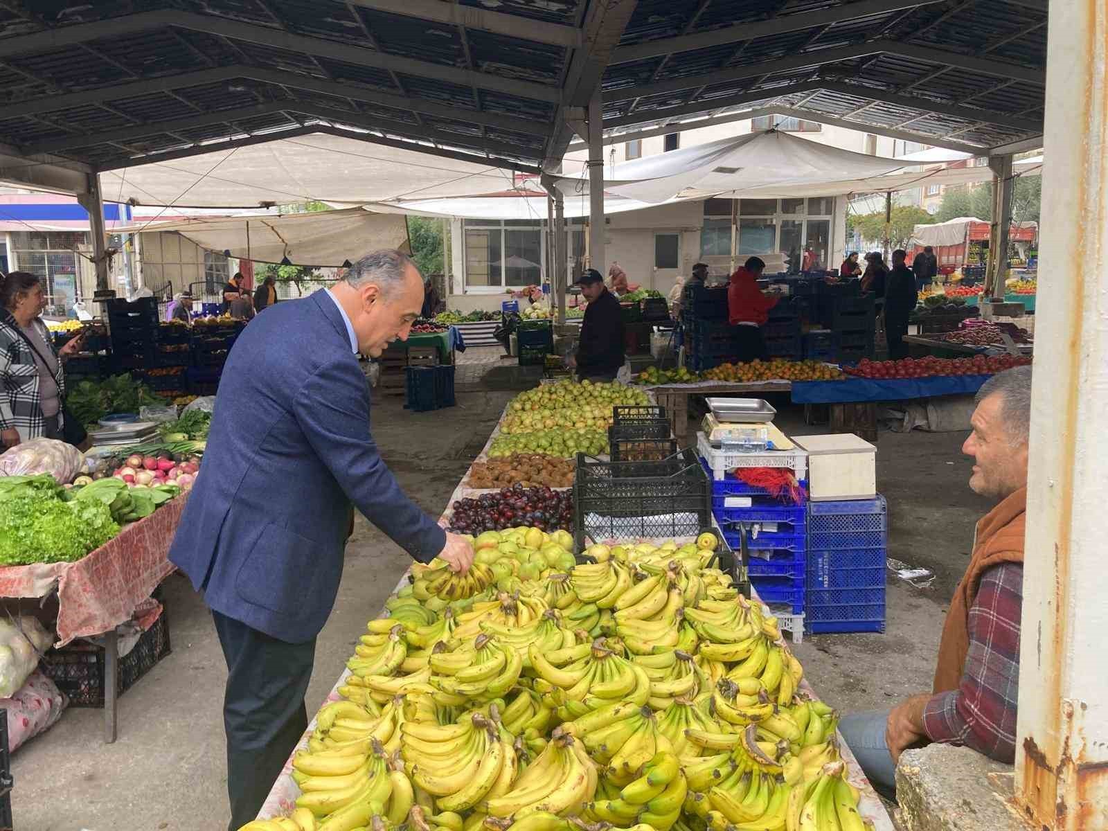 KAYMAKAM İLHAN, PAZARDA VATANDAŞLAR VE ESNAFLA BİR ARAYA GELDİ
