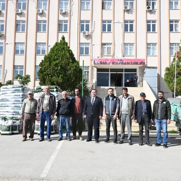KAYMAKAM ÜNAL'DAN ÇİFTÇİLERE SERTİFİKALI TOHUM DESTEĞİ