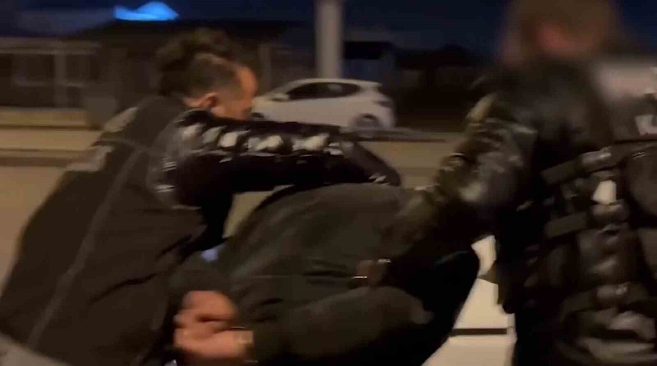 KAYSERİ'DE POLİS EKİPLERİ TARAFINDAN YAPILAN ÇALIŞMALARDA 1 KİLO 500 GRAM UYUŞTURUCU MADDE ELE...