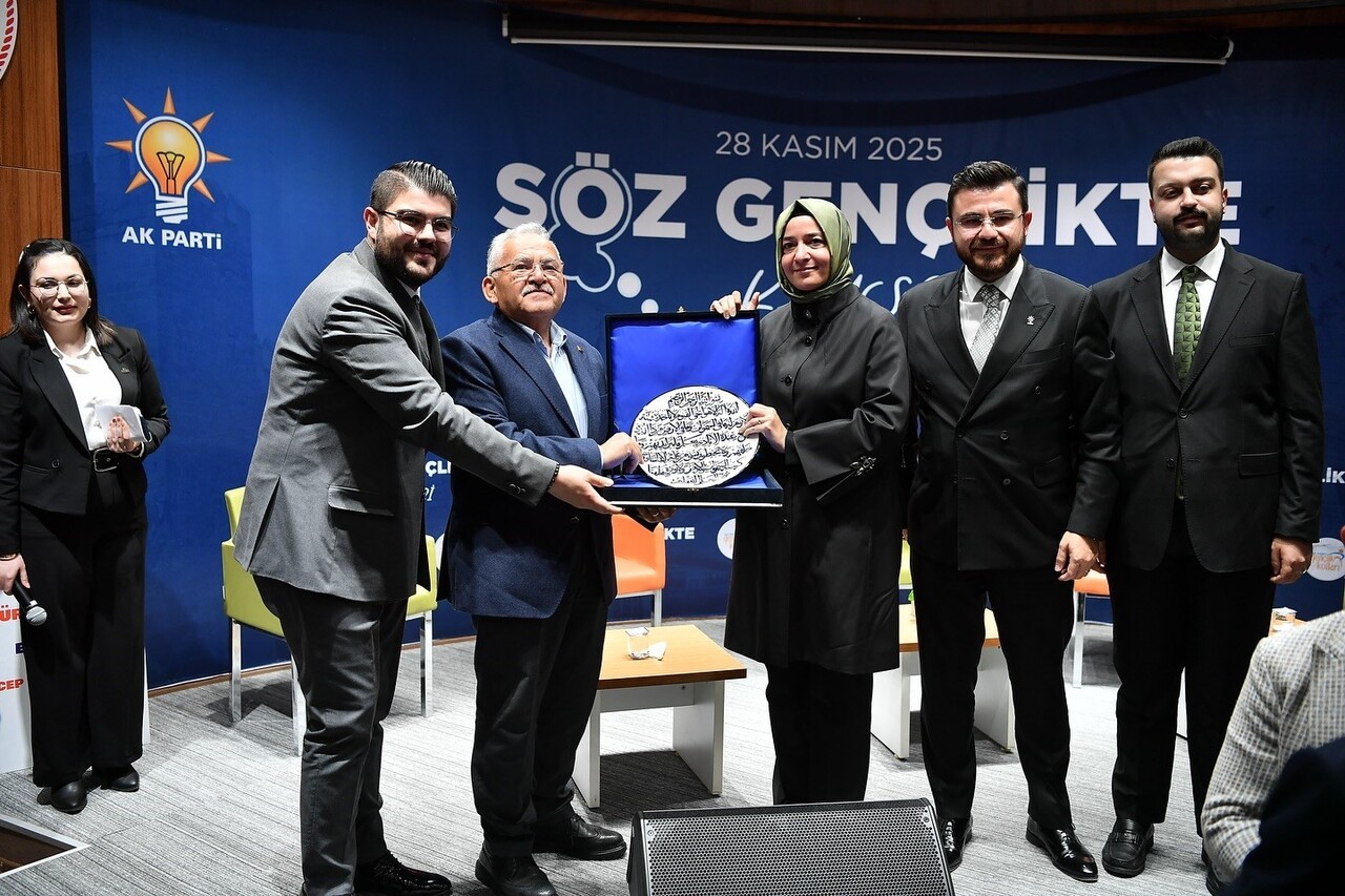 KAYSERİ BÜYÜKŞEHİR BELEDİYE BAŞKANI DR. MEMDUH BÜYÜKKILIÇ, AK PARTİ GENEL BAŞKAN YARDIMCISI FATMA...