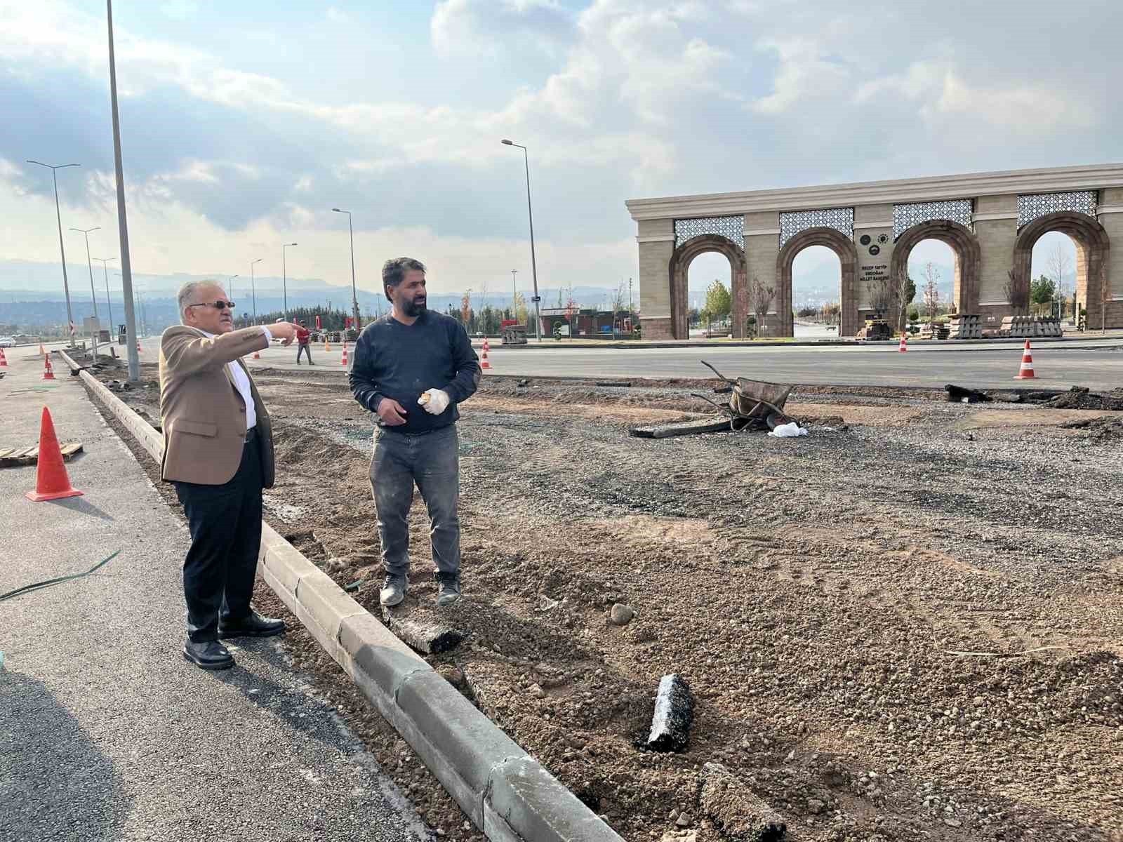 KAYSERİ BÜYÜKŞEHİR BELEDİYE BAŞKANI DR. MEMDUH BÜYÜKKILIÇ, TALAS BULVARI ÜZERİNDE ERCİYES...