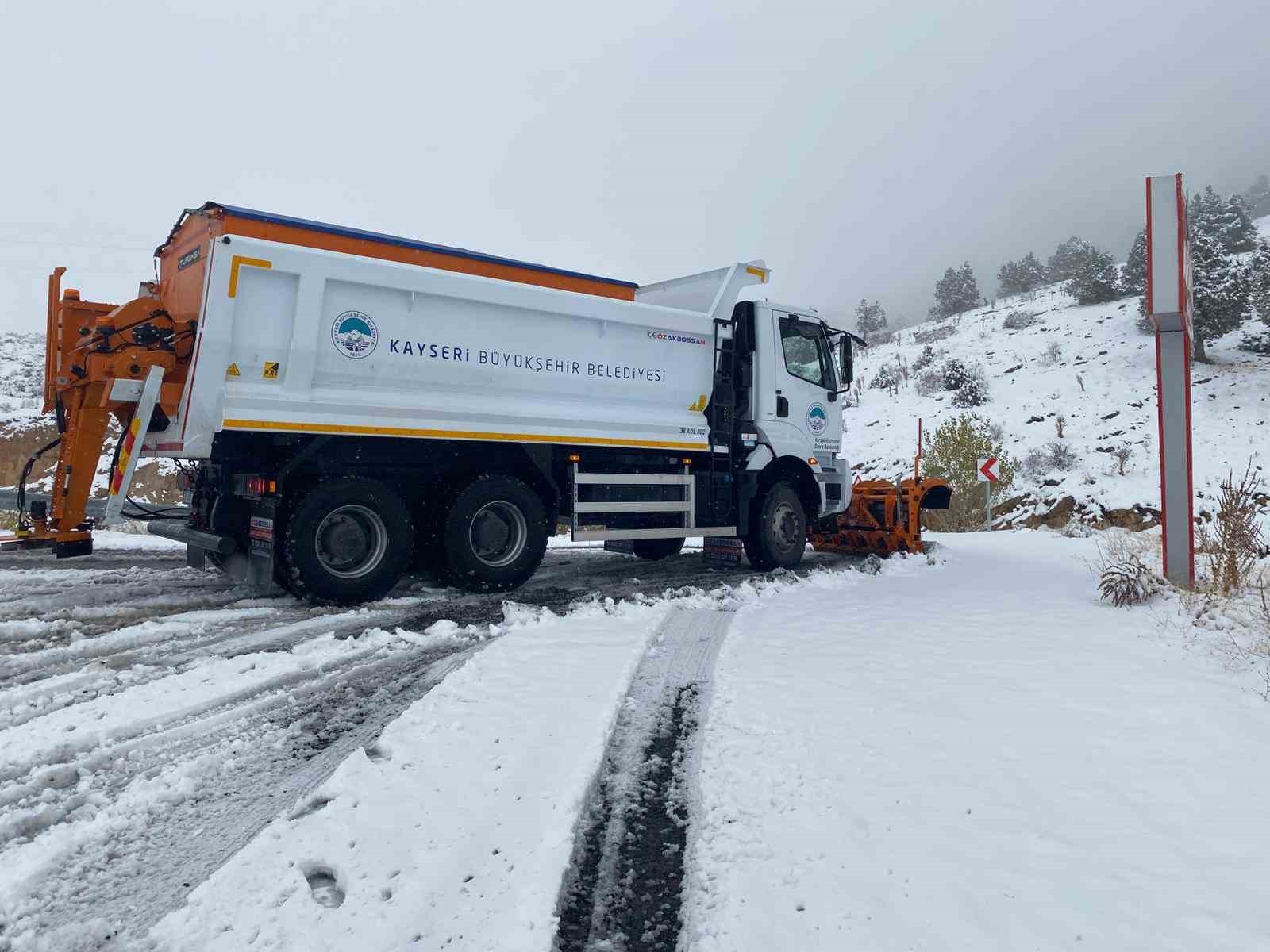 KAYSERİ BÜYÜKŞEHİR BELEDİYESİ; KENTİN YÜKSEK KESİMLERİNDE ETKİSİNİ GÖSTEREN MEVSİMİN İLK KAR...